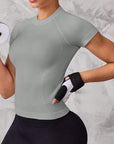 Women's short-sleeved sports top, breathable and quick-drying fabric, suitable for running and yoga,
