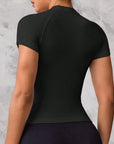 Women's short-sleeved sports top, breathable and quick-drying fabric, suitable for running and yoga,